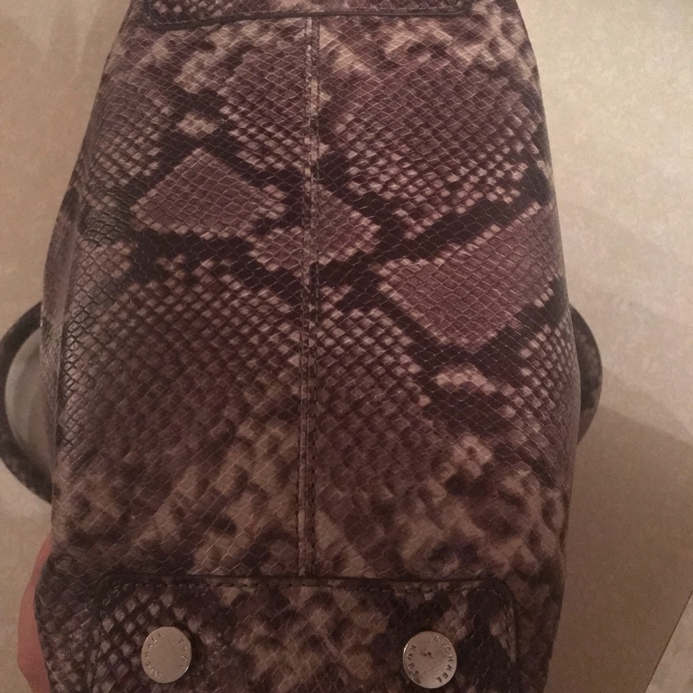 Authentic Michael Kors Python Pocketbook - Picture 3 of 8
